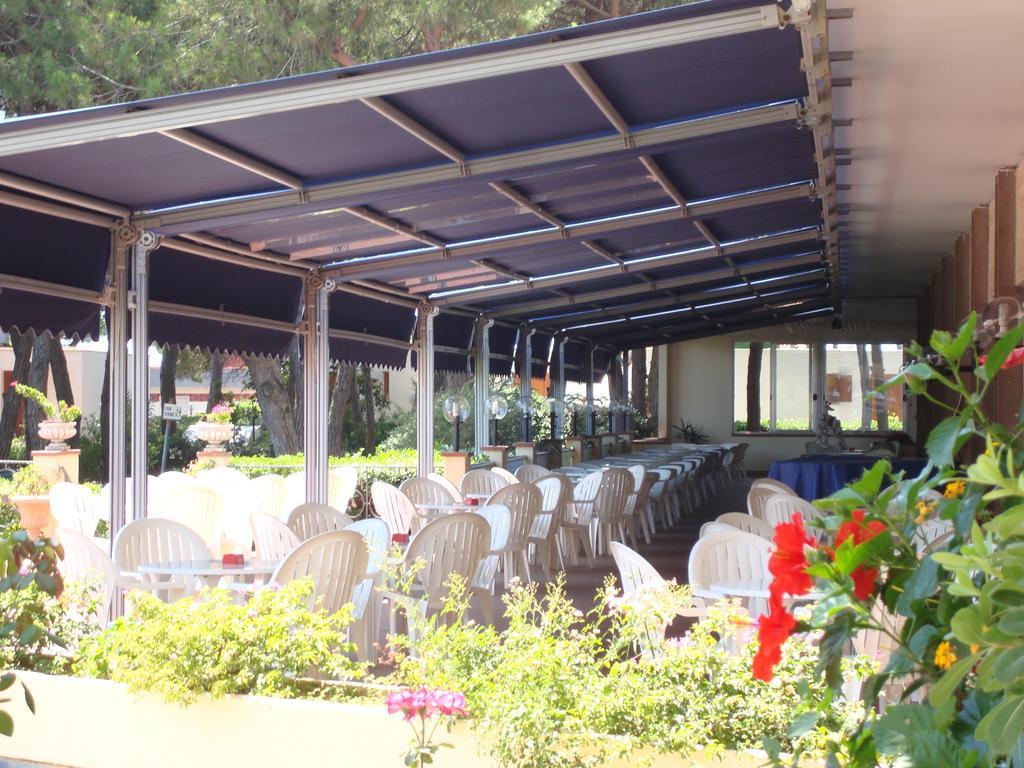 Park Hotel Baia Domizia Exteriér fotografie