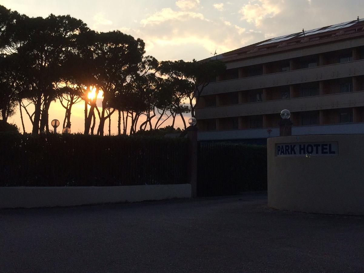 Park Hotel Baia Domizia Exteriér fotografie